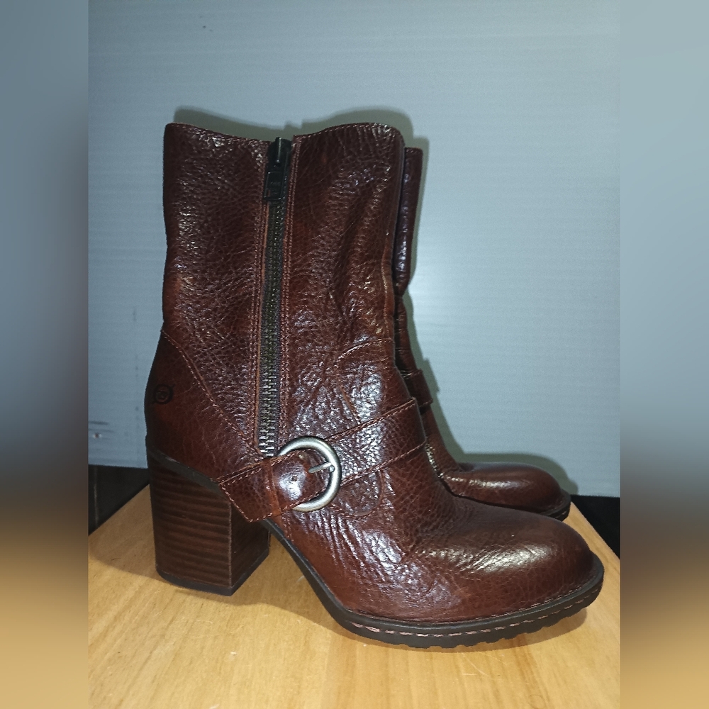 Born Shoe Co. Leather size 9